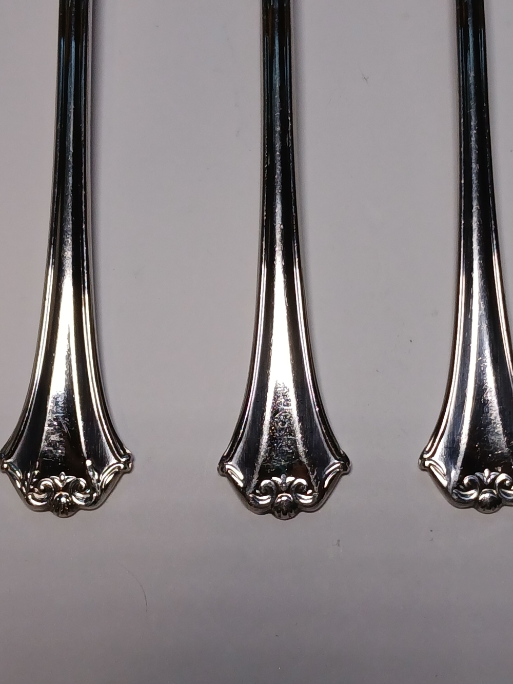 Reed & Barton COUNTRY FRENCH Stainless 6-Piece Lot - 5 Salad Forks & 1 Tbsp - Picture 6 of 6